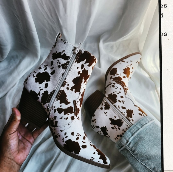 🆕️The Phoebe// Cow print Boots - Picture 4 of 4